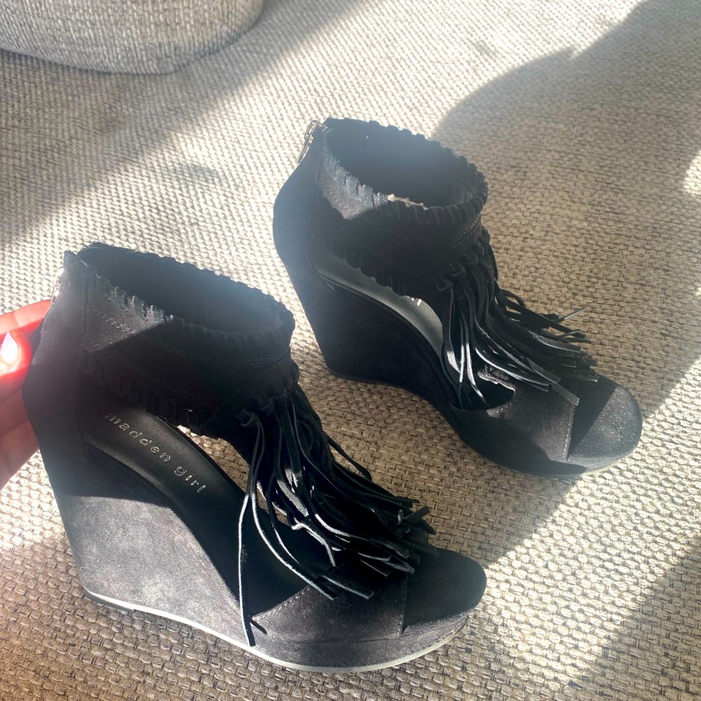 Madden Girl- Fringe Wedges🖤
